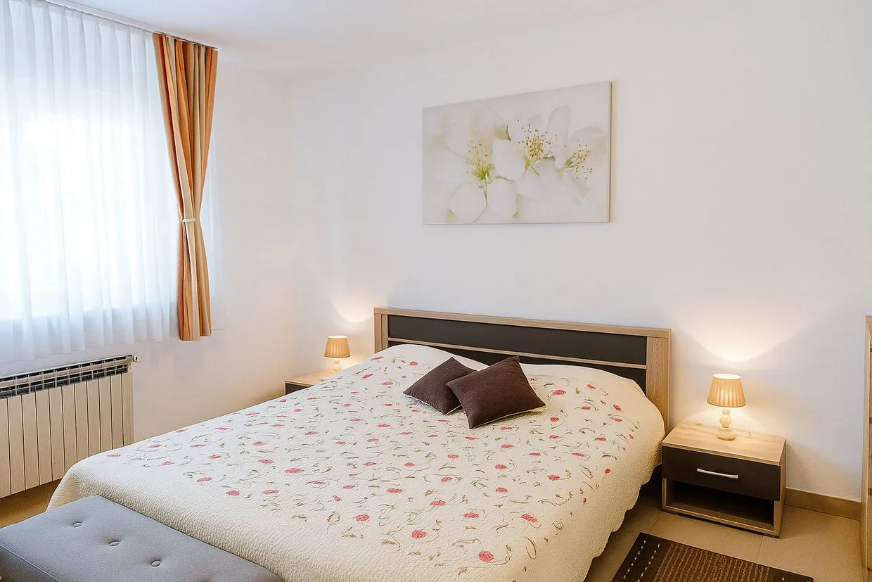 Spavaća soba s velikim krevetom – Apartman Jelena